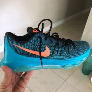 Men’s like new Kevin Durant sneakers